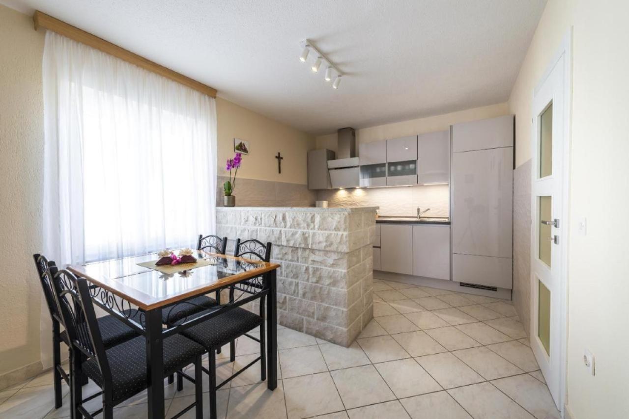 Holiday Home Swiss Кавтат Екстериор снимка