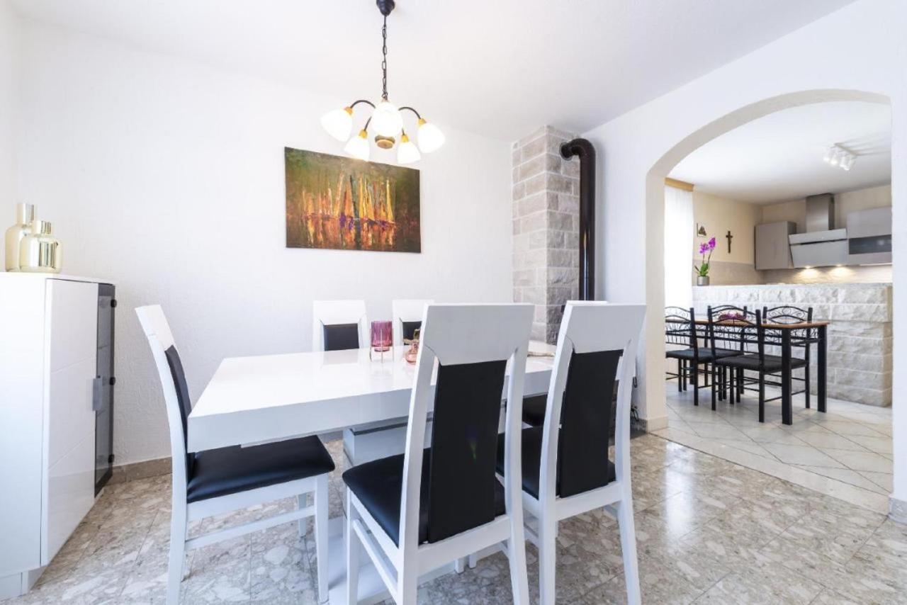 Holiday Home Swiss Кавтат Екстериор снимка