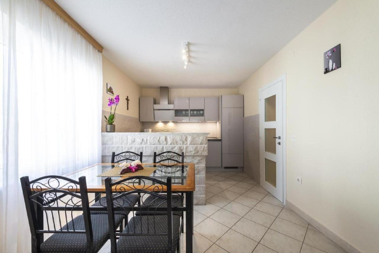 Holiday Home Swiss Кавтат Екстериор снимка