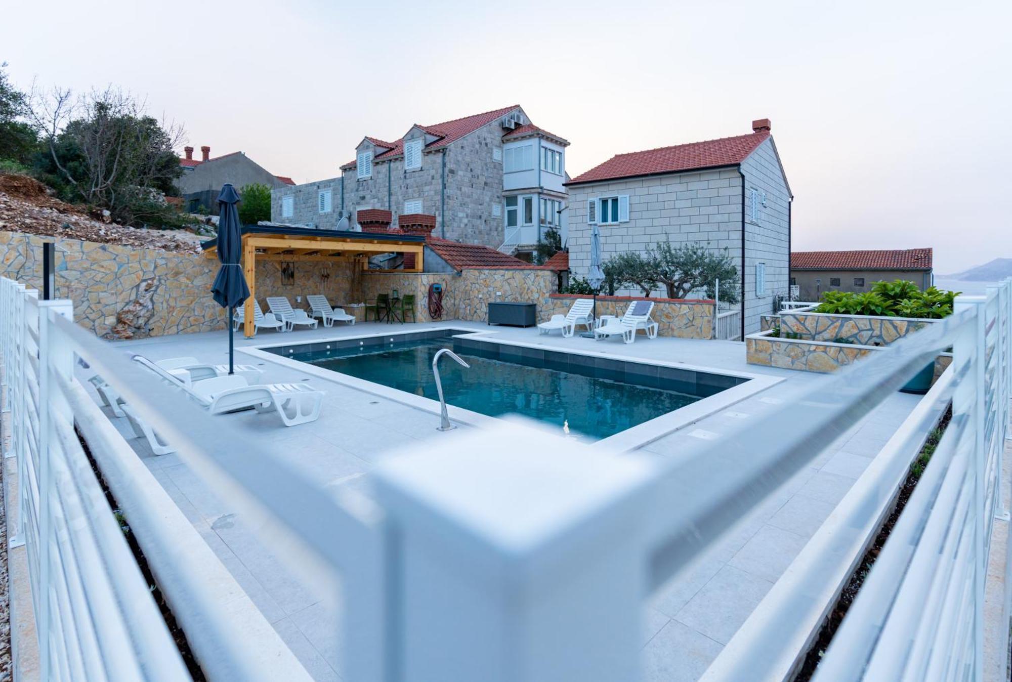Holiday Home Swiss Кавтат Екстериор снимка